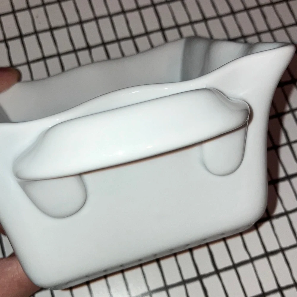 White Ceramic Ruffled Baking Dish with Handles - Picture 5 of 7